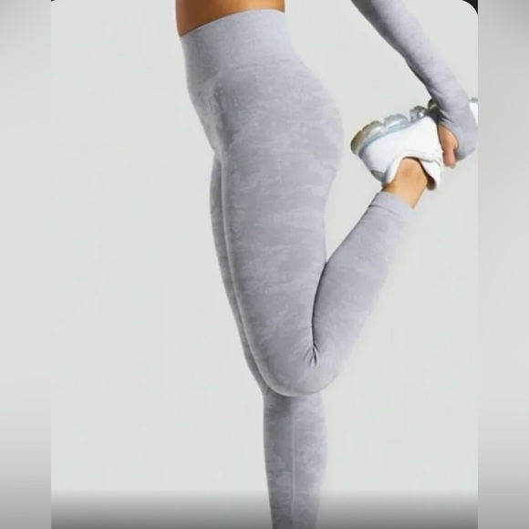 Gymshark Pants - NWOT- Gymshark Adapt Seamlesss Camo Leggings.
